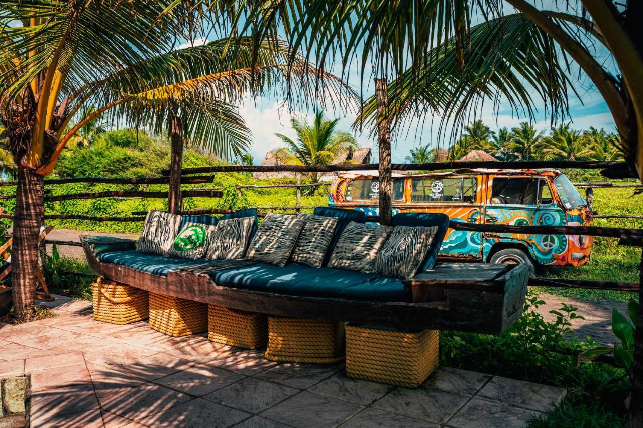 The Driftwood Surfer Beachfront Hostel / Restaurant / Bar, El Paredon El Paredón Buena Vista Dış mekan fotoğraf