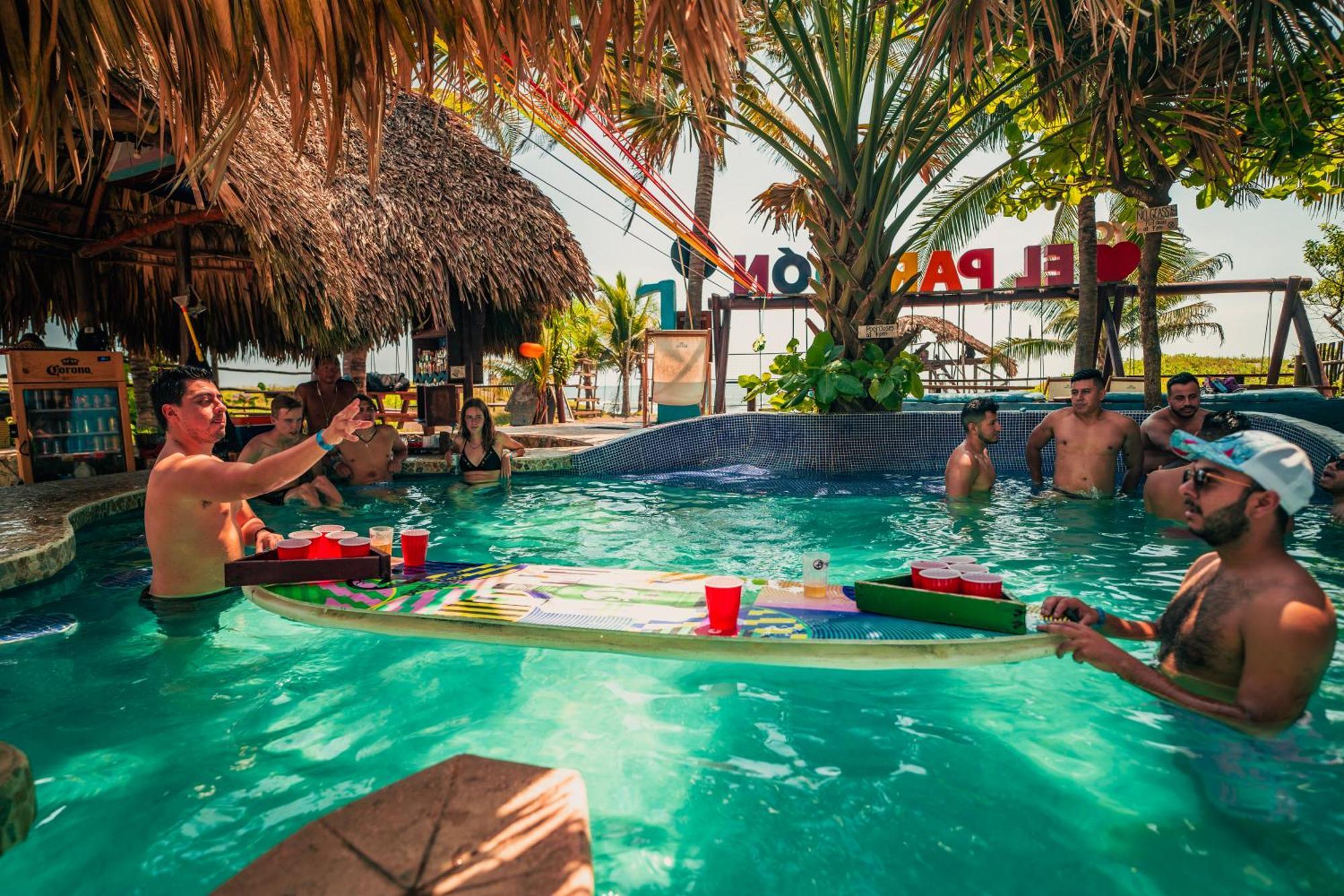 The Driftwood Surfer Beachfront Hostel / Restaurant / Bar, El Paredon El Paredón Buena Vista Dış mekan fotoğraf