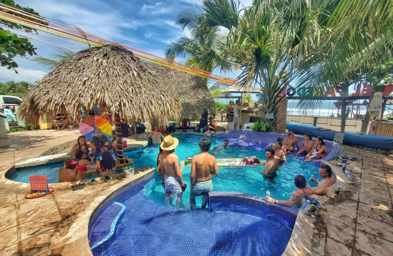 The Driftwood Surfer Beachfront Hostel / Restaurant / Bar, El Paredon El Paredón Buena Vista Dış mekan fotoğraf